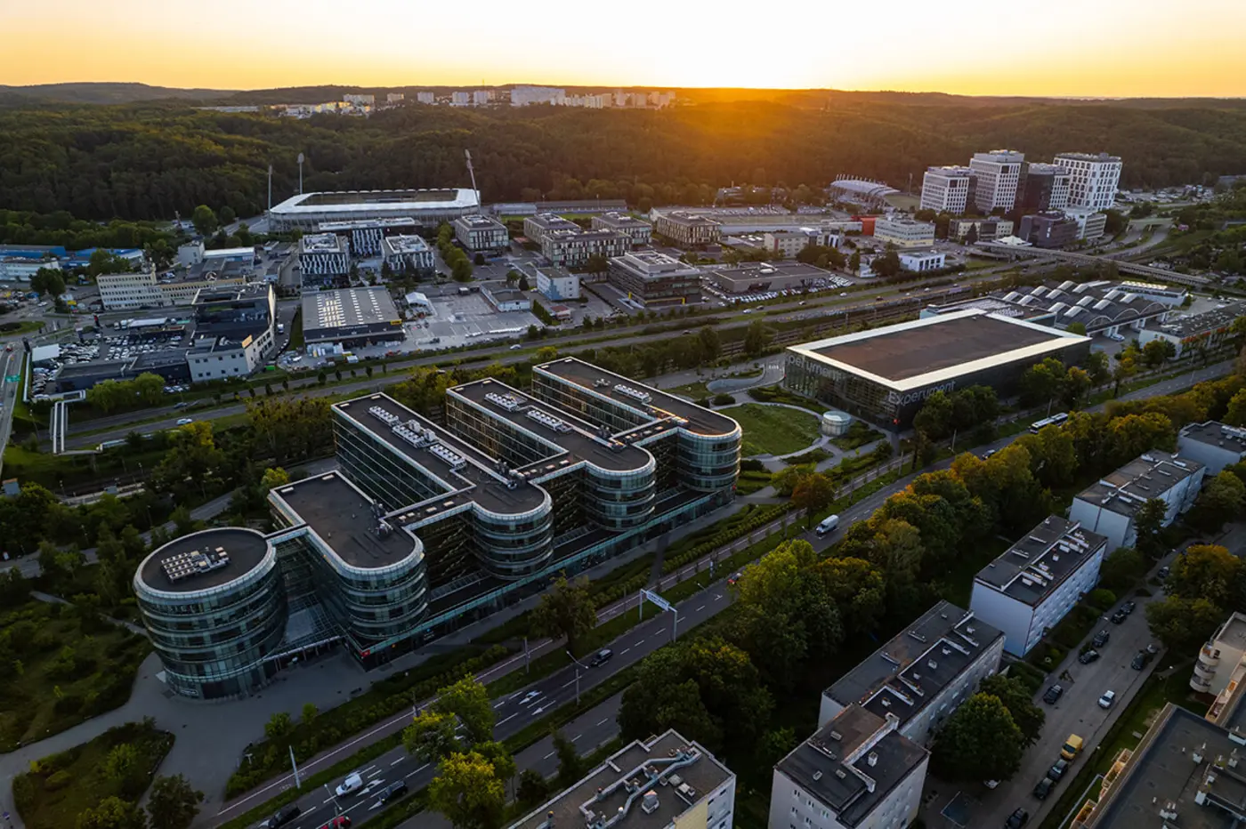 Widok lotniczy na Pomorski Park Naukowo-Technologiczny nad Zatoką Gdańską